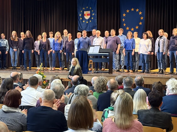 Foto: Singing und Frau Bürgermeisterin Lehnert
